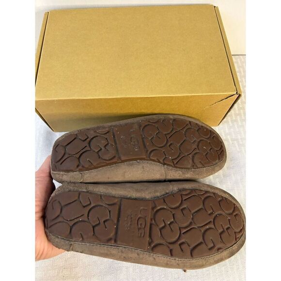 Ugg fur lined slippers beige size 7? - Picture 4 of 5